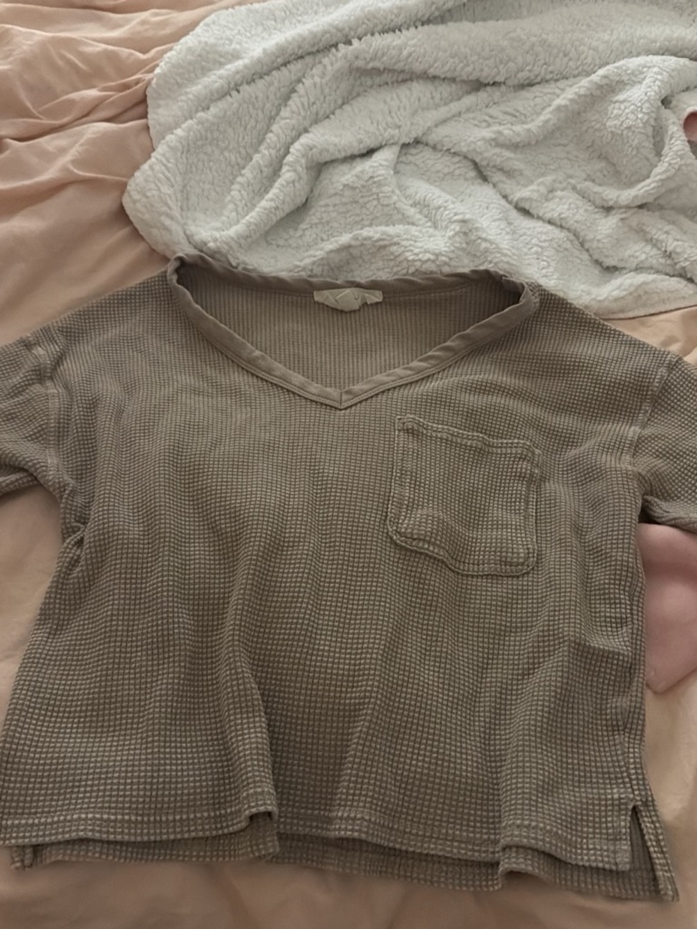 Waffle V-Neck Pocket Tee in Taupe